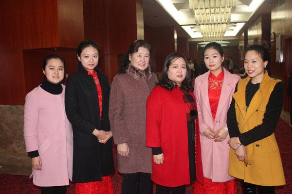 億誠項目管理公司&mdash;董事長李妮與員工合照