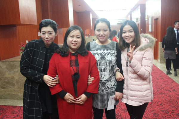 億誠項目管理公司&mdash;董事長李妮與員工合照