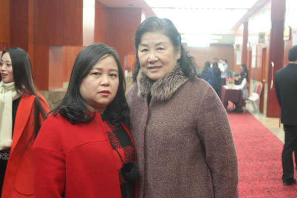 億誠項目管理公司&mdash;董事長李妮與員工合照