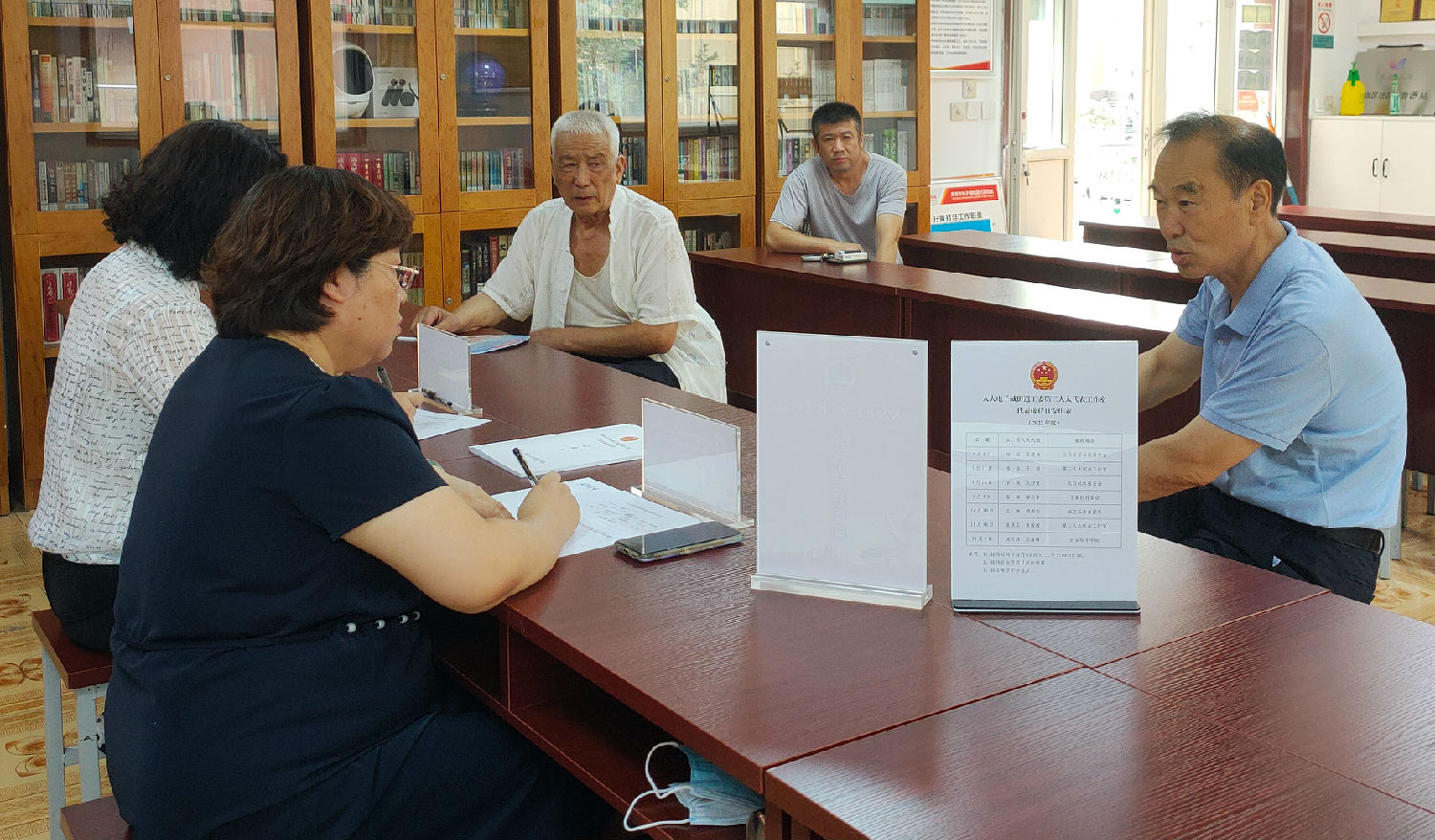 傾聽民聲,反映民意—雁塔區人大代表李妮參加人大代表接待日活動 傾聽民聲,反映民意—雁塔區人大代表李妮參加人大代表接待日活動