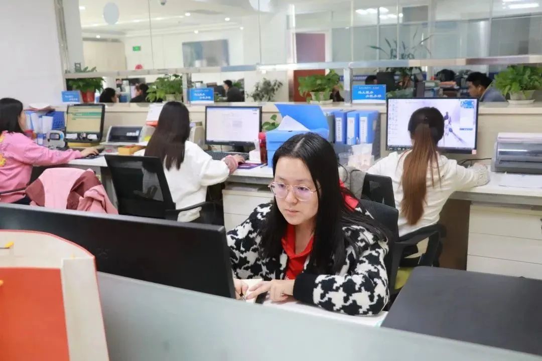 情暖女神節(jié) 巾幗綻芳華——億誠(chéng)管理三八婦女節(jié)觀影活動(dòng) 情暖女神節(jié) 巾幗綻芳華——億誠(chéng)管理三八婦女節(jié)觀影活動(dòng)