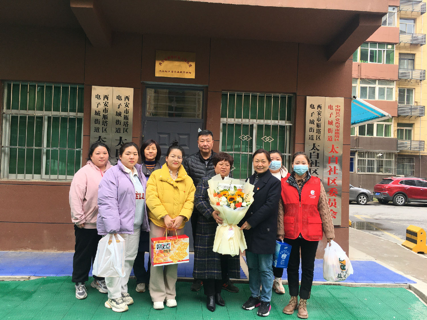 億誠(chéng)董事長(zhǎng)走訪慰問(wèn)轄區(qū)困難女性 億誠(chéng)董事長(zhǎng)走訪慰問(wèn)轄區(qū)困難女性