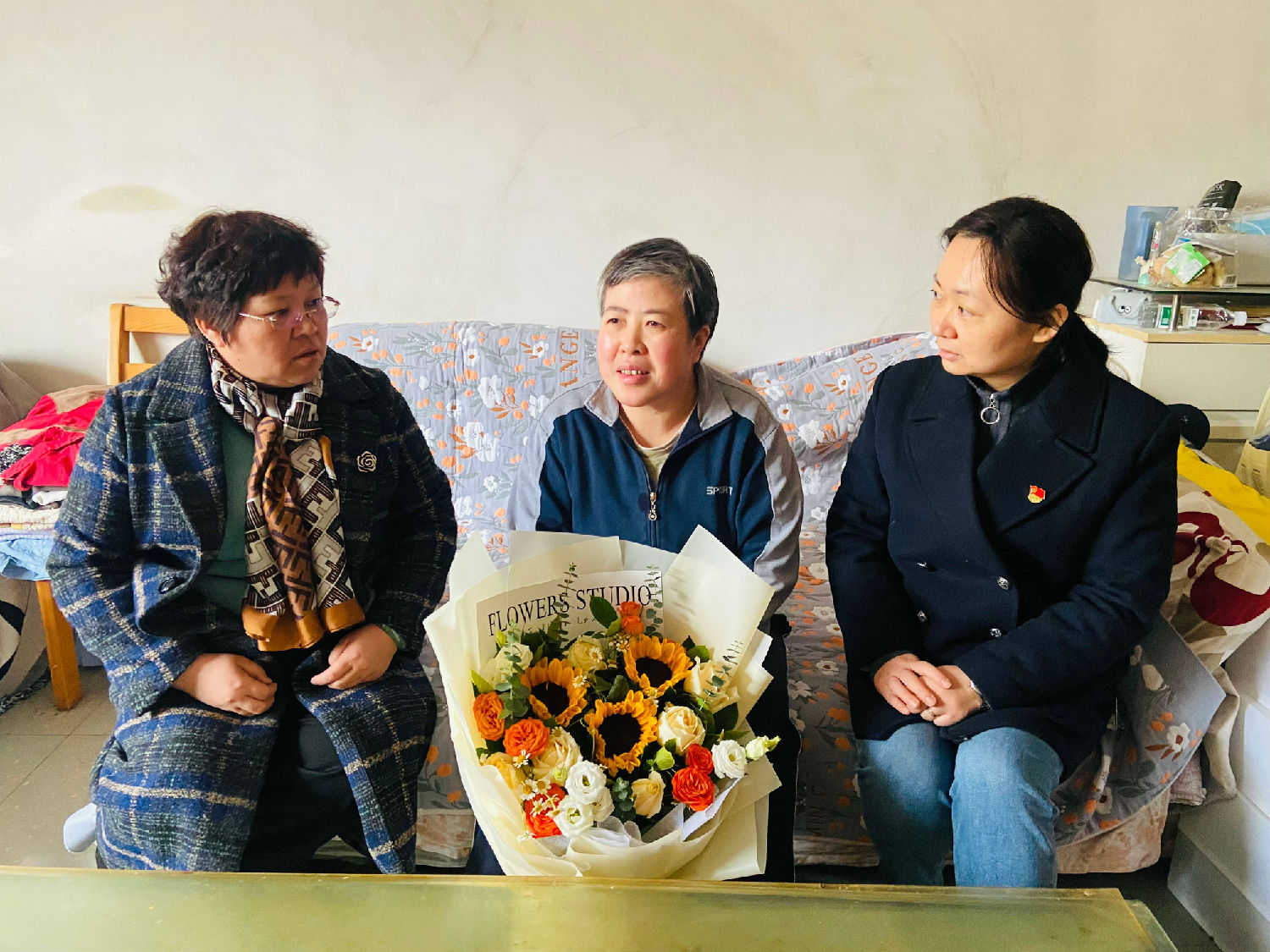 億誠(chéng)董事長(zhǎng)走訪慰問(wèn)困難女性 億誠(chéng)董事長(zhǎng)走訪慰問(wèn)困難女性